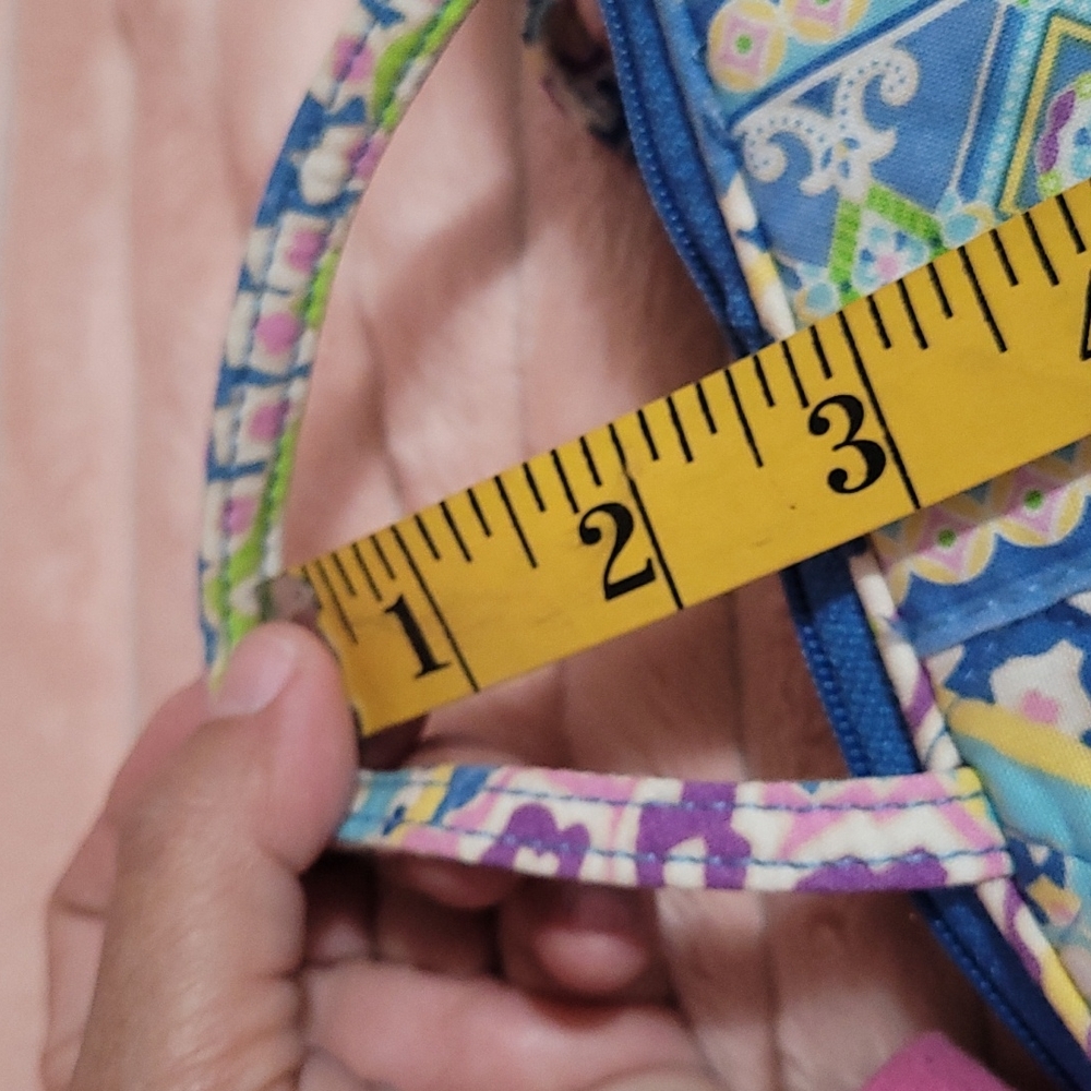 VERA BRADLEY TRAVEL TOILETRY BAG - Picture 6 of 6
